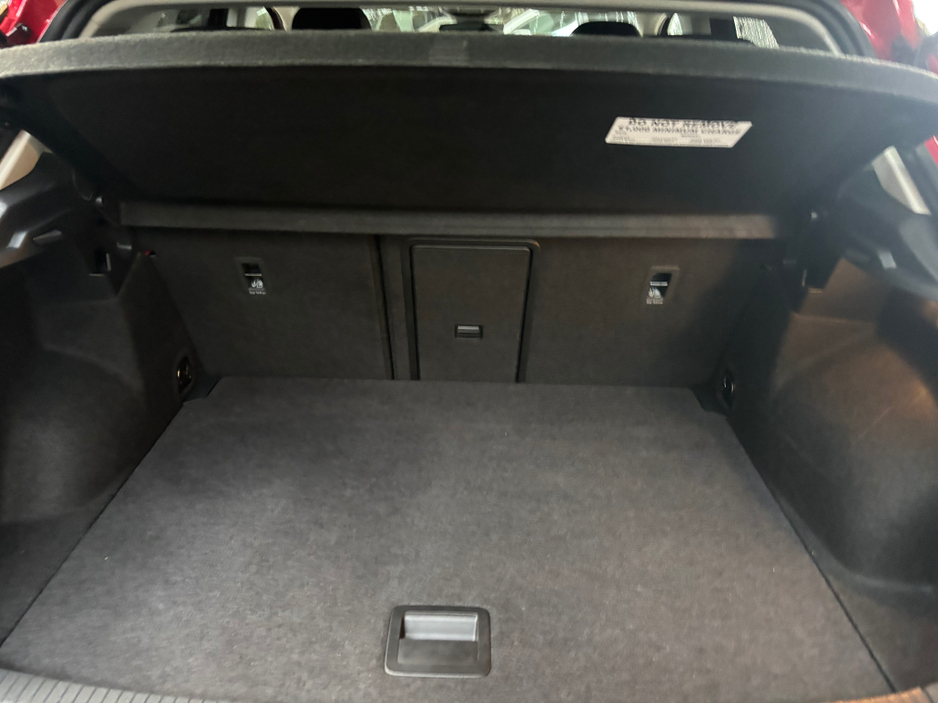 2024 Volkswagen T-Roc - image 2