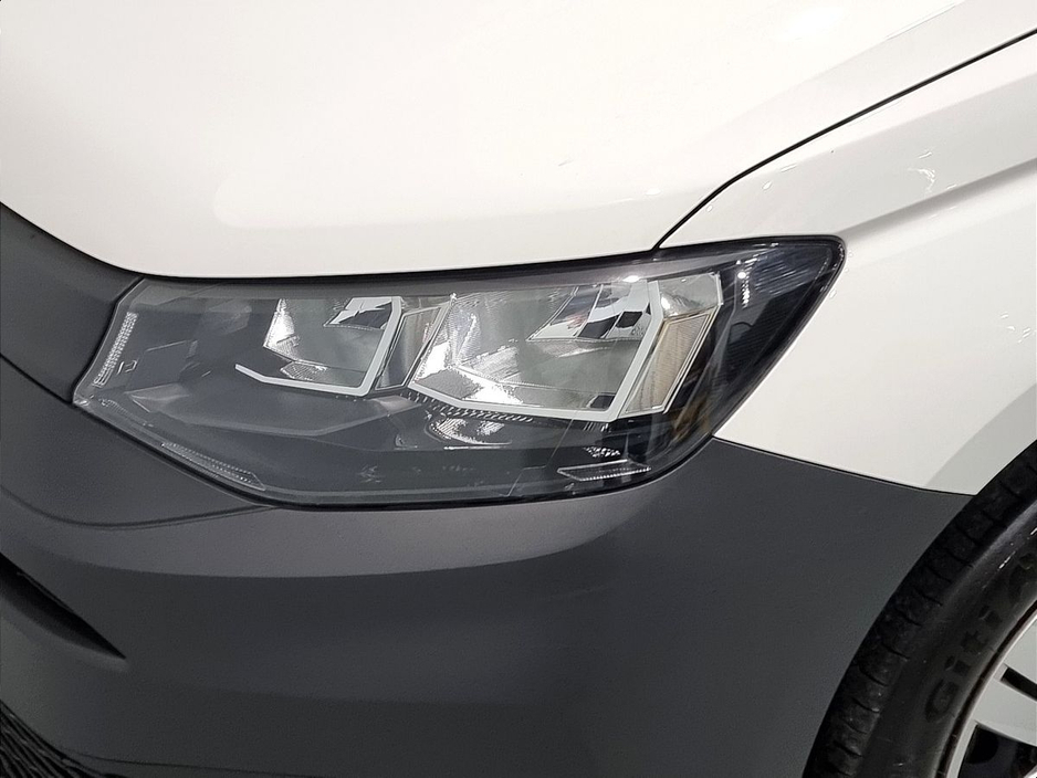 2025 Volkswagen Caddy - image 20