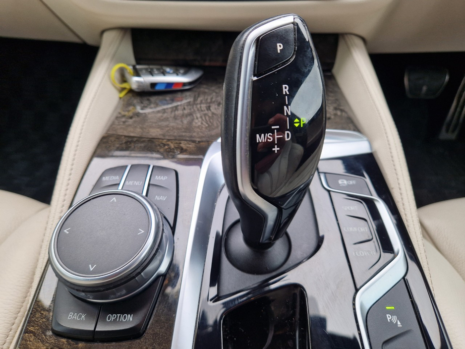 2018 BMW 5 Series - image 41