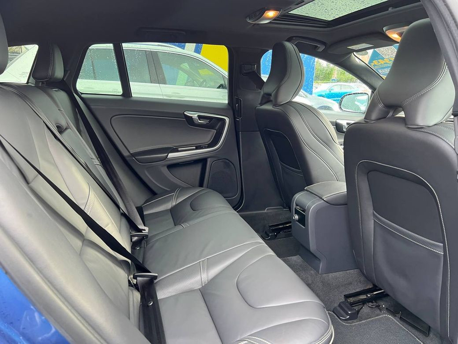 2017 Volvo V60 R-DESIGN D4 2.0 // OPENING SUNROOF // SERVICE HISTORY // DIAMOND CUT ALLOYS €19,900