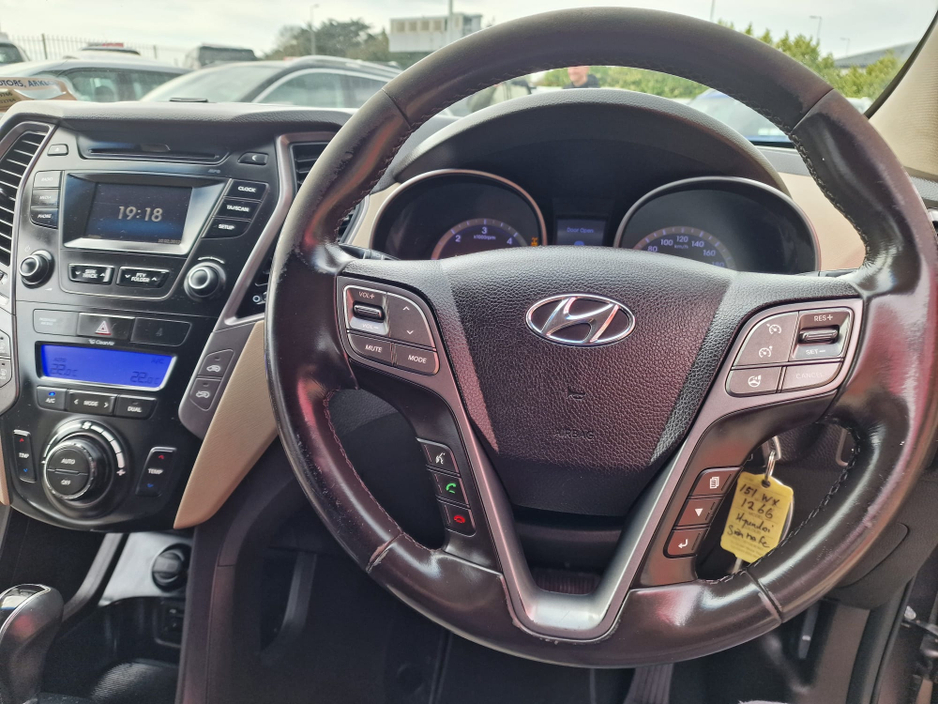 2015 Hyundai Santa Fe - image 10