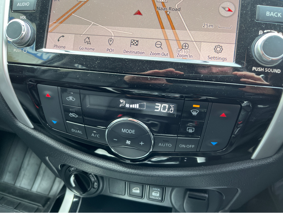 2019 Nissan Navara - image 19