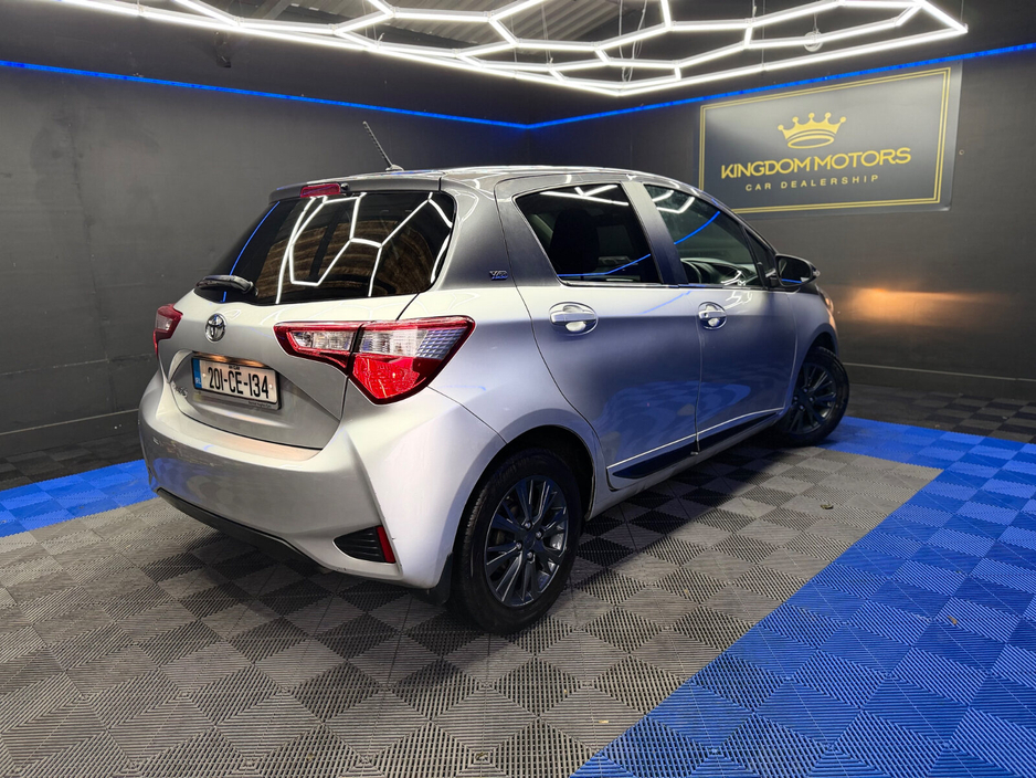 2020 Toyota Yaris - image 13