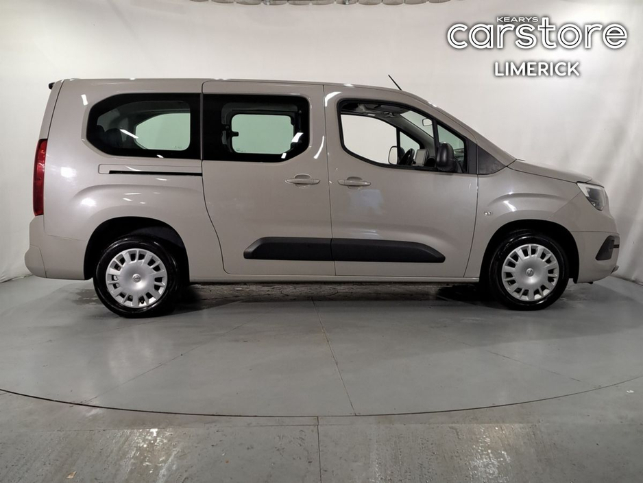 2022 Opel Combo - image 2
