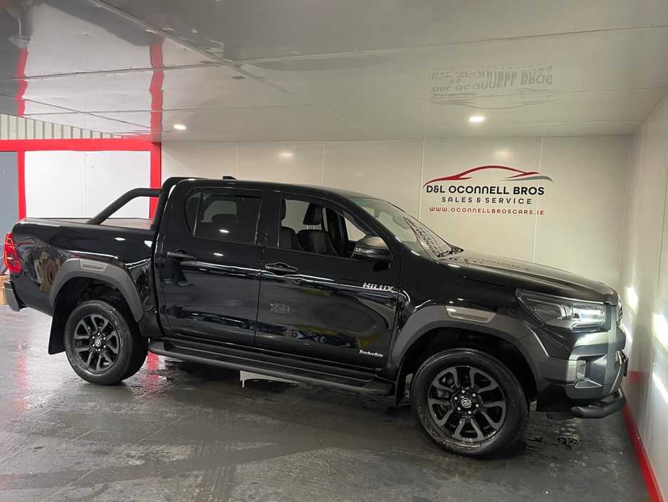2023 Toyota Hilux - image 3