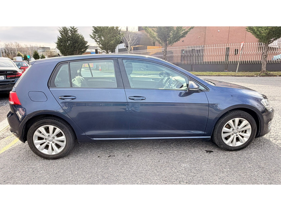 2015 Volkswagen Golf - image 5