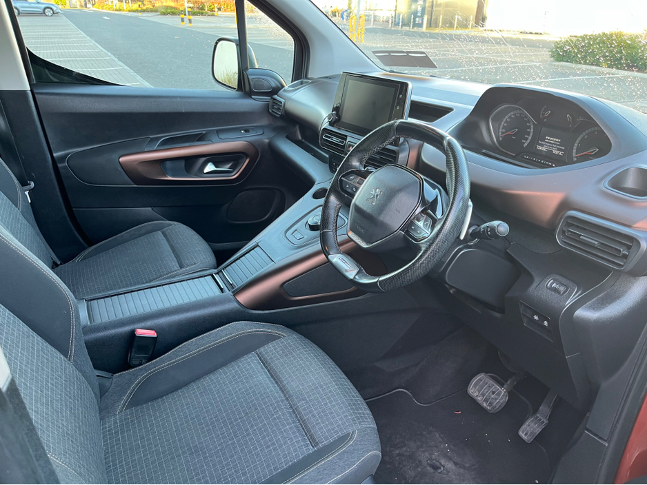 2020 Peugeot Rifter - image 7