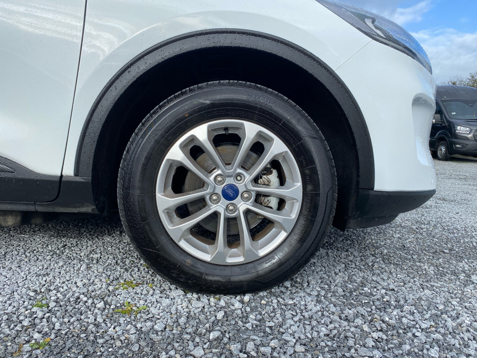 2023 Ford Kuga - image 6