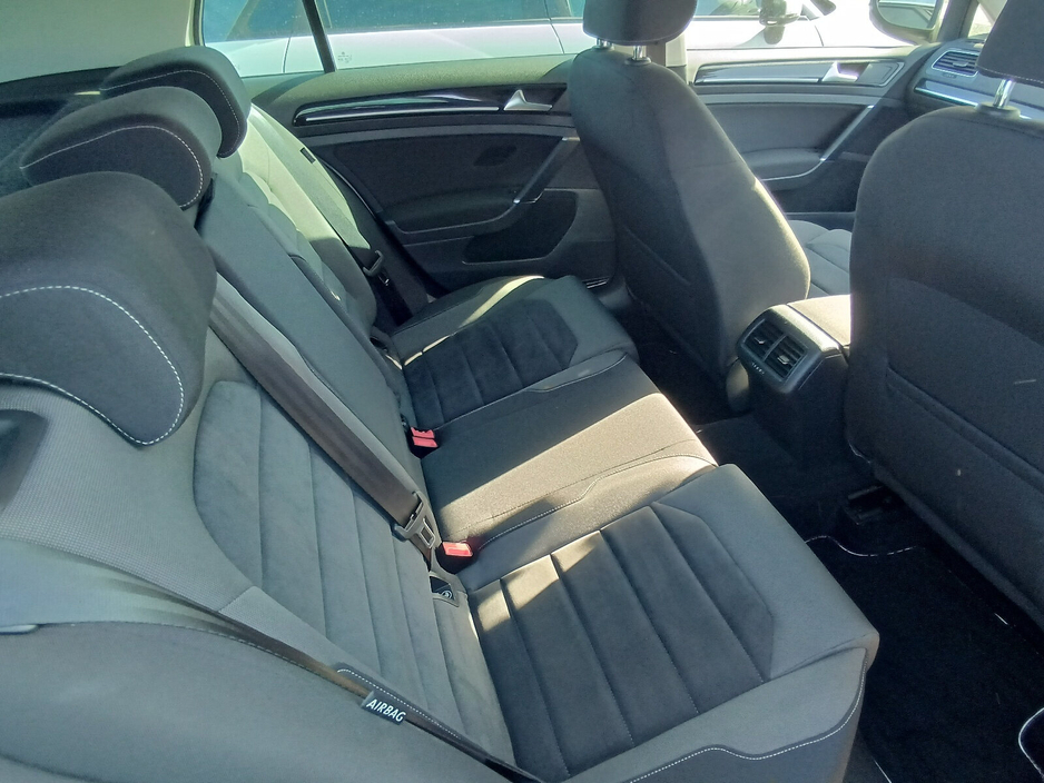 2017 Volkswagen Golf  €17,950