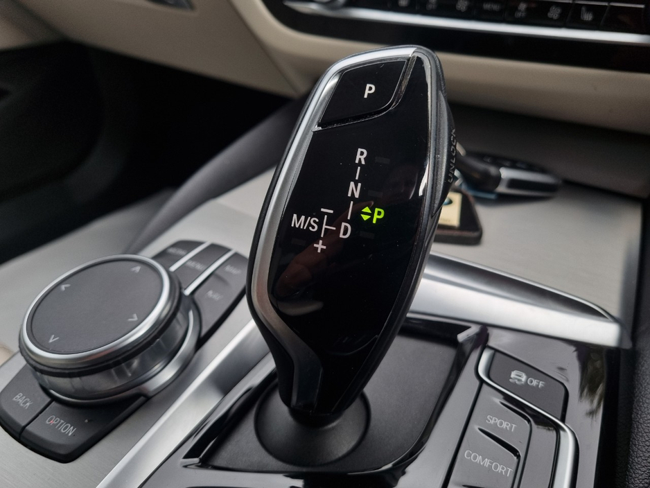 2019 BMW 5 Series - image 27