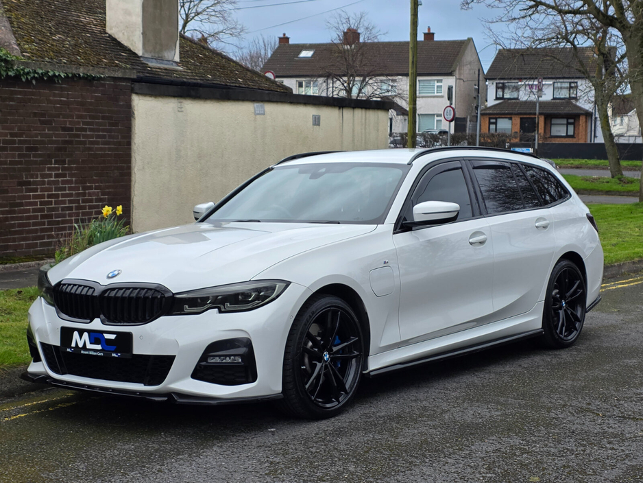 2021 BMW 3 Series - image 10