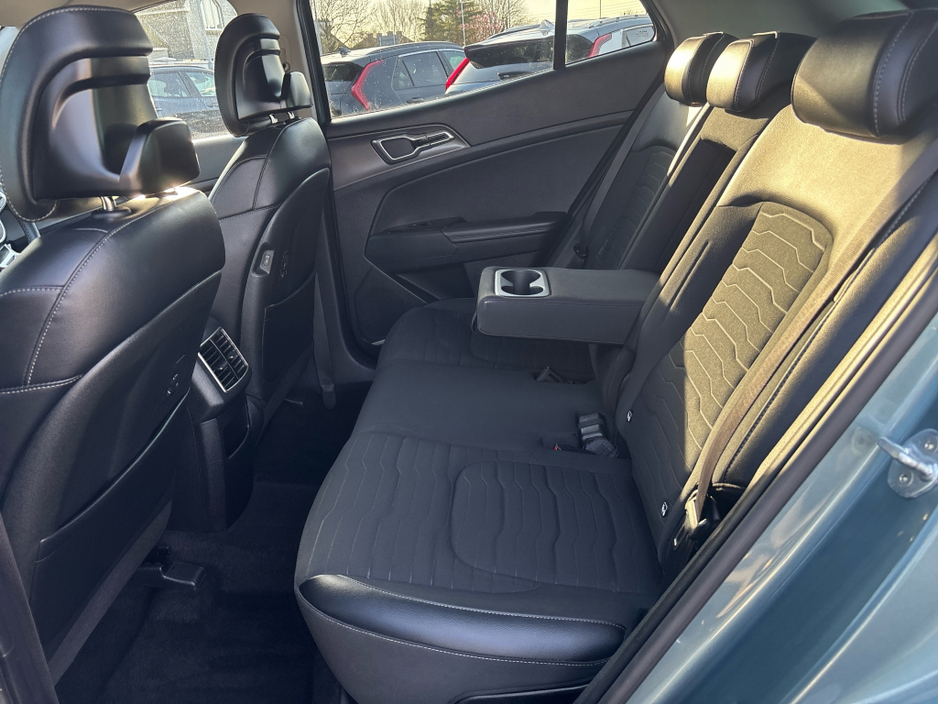 2023 Kia Sportage - image 9