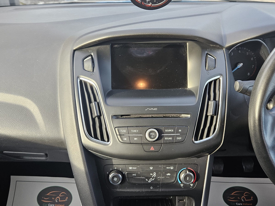 2017 Ford Focus - image 27