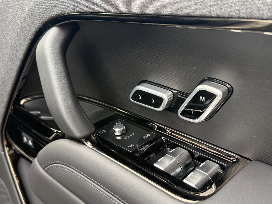 2025 Land Rover Range Rover Sport - image 18