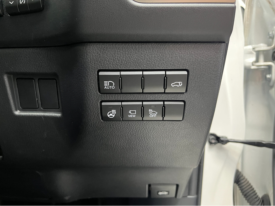 2020 Lexus NX 300 h - image 15