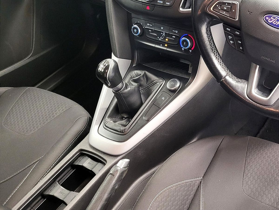 2018 Ford Focus - image 9