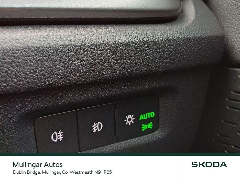 2021 Skoda Octavia - image 20