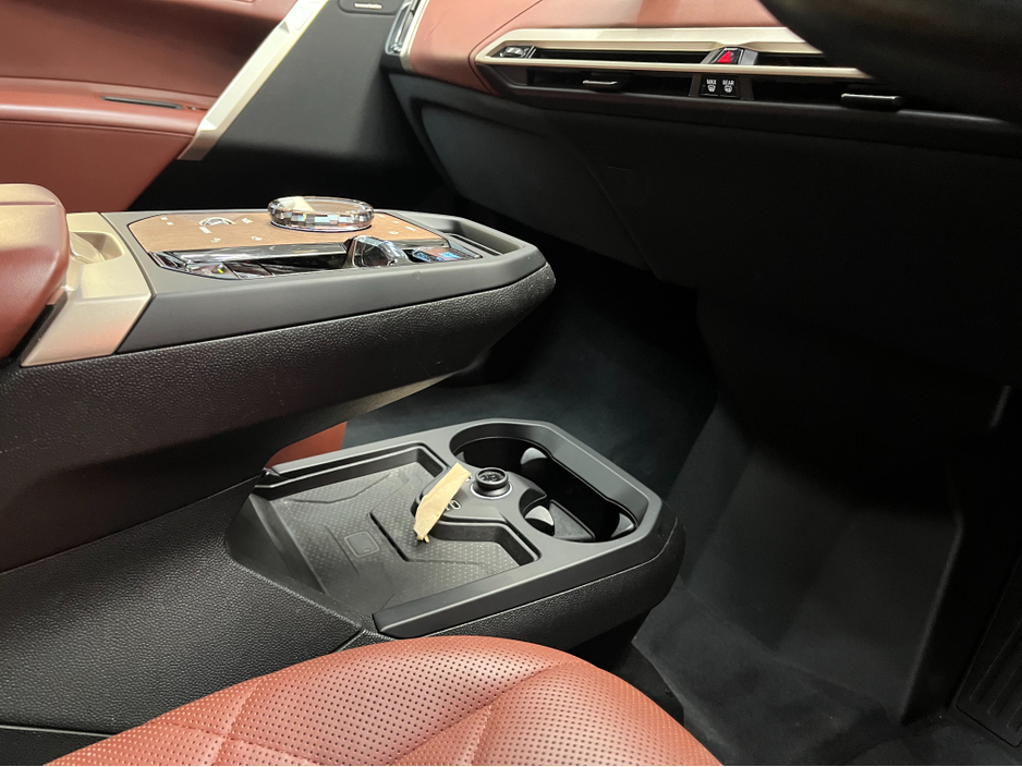 2022 BMW iX - image 21