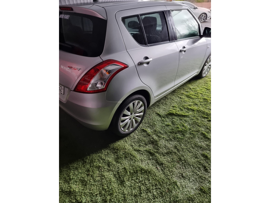 2012 Suzuki Swift - image 5