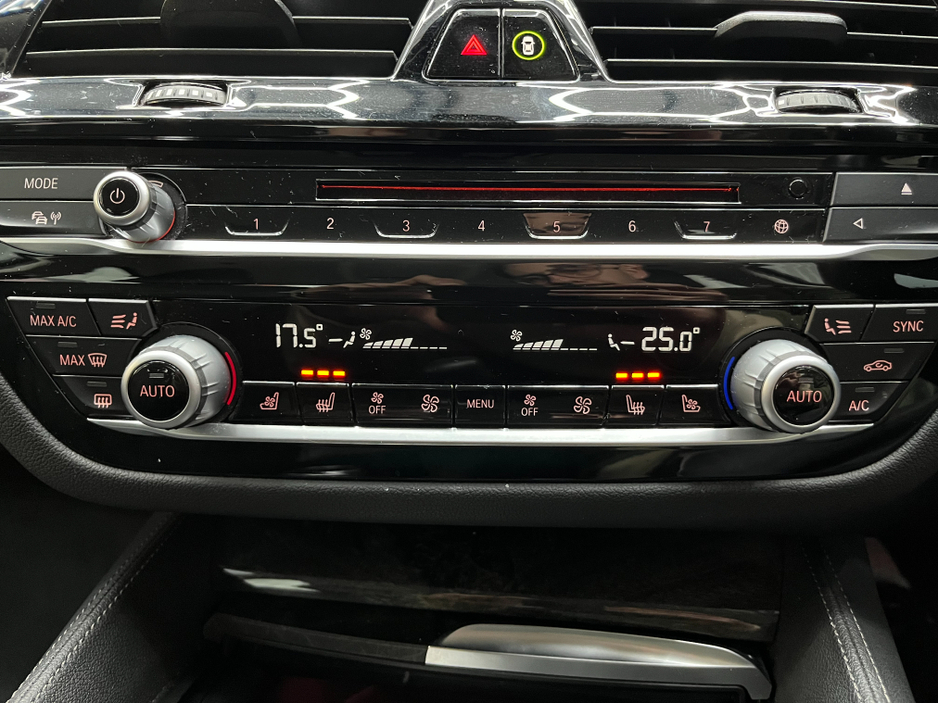 2018 BMW 5 Series - image 30