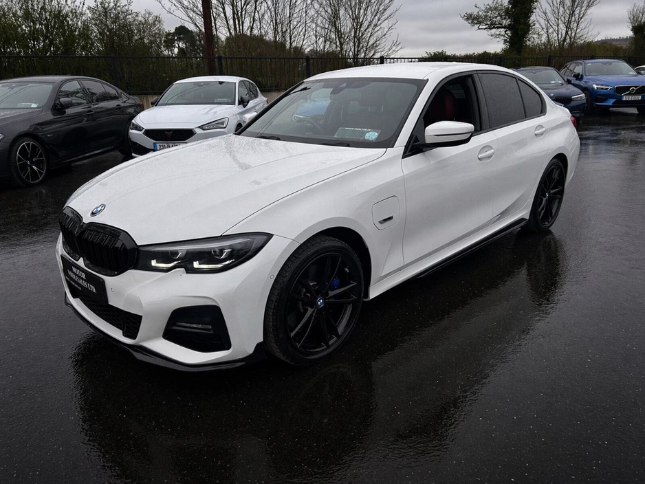 2022 BMW 3 Series - image 16