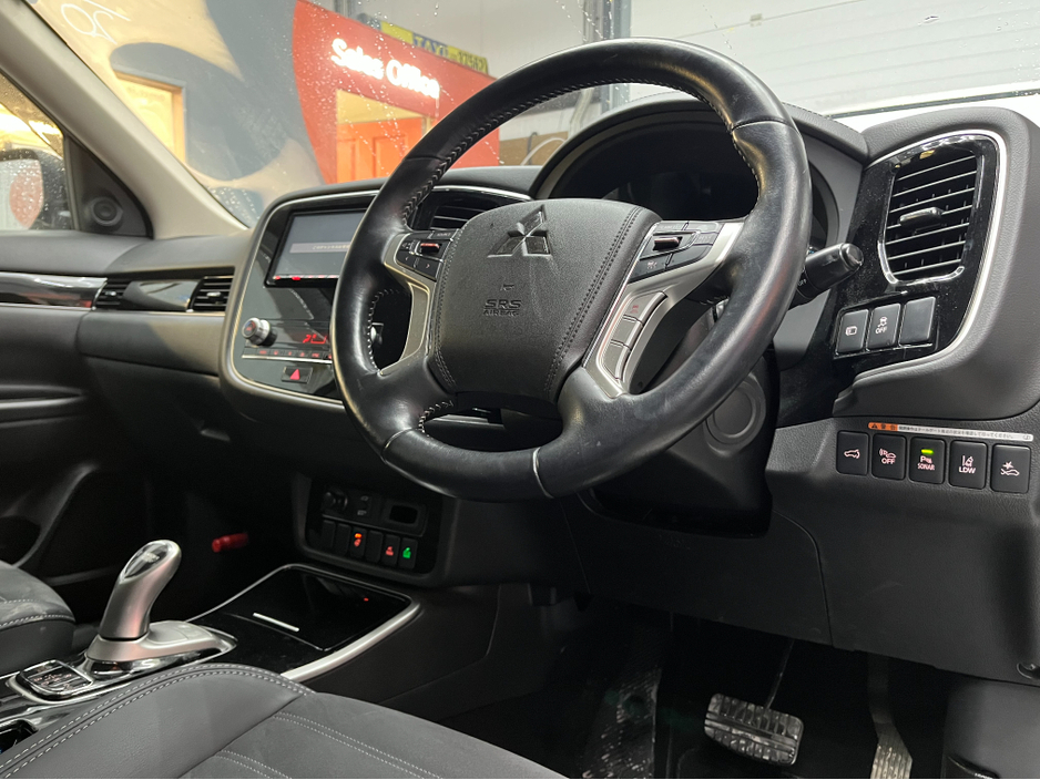 2020 Mitsubishi Outlander €23950 2020 MITSUBISHI OUTLANDER PHEV G 2.4 AUTOMATIC / CRUISE CONTROL / 360° PARKING CAMERA / ELECTRIC HEATED SEATS / HEATED STEERING WHEEL / PADDLE SHIFTERS €23,950
