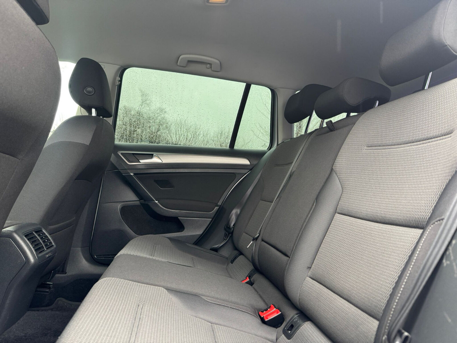 2016 Volkswagen Golf - image 4