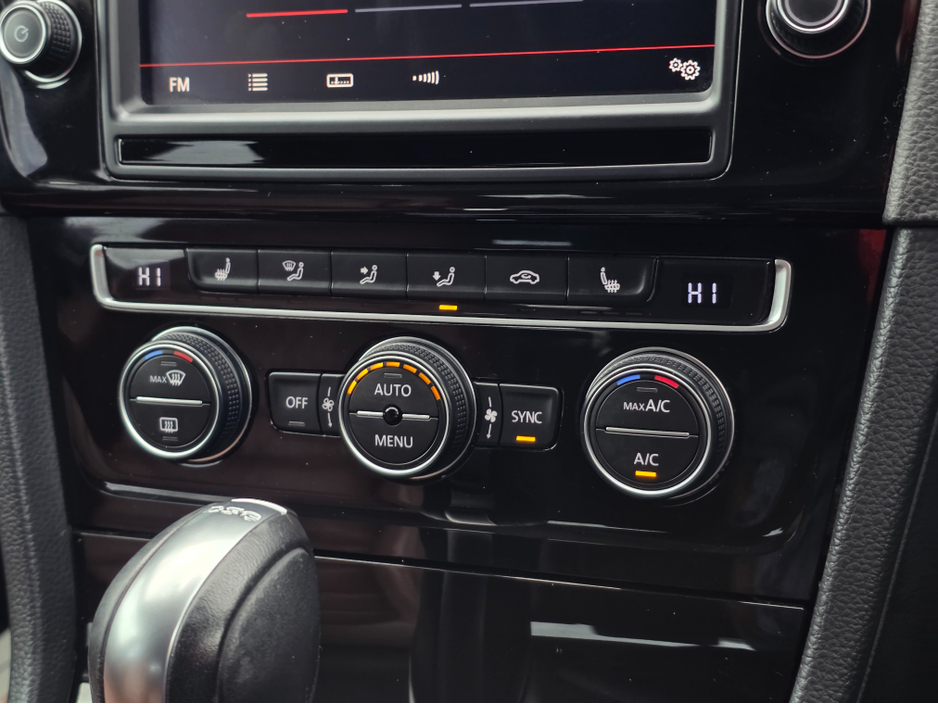 2015 Volkswagen Golf - image 15