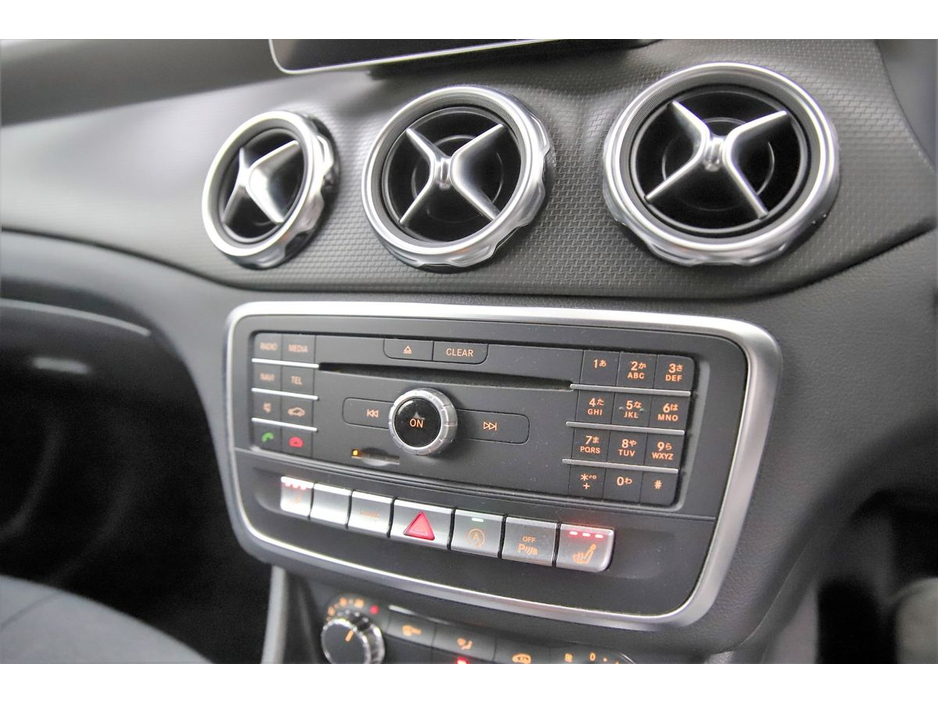 2017 Mercedes-Benz GLA Class GLA 180 *HALF LEATHER*REVERSE CAM*PARK SENSORS*