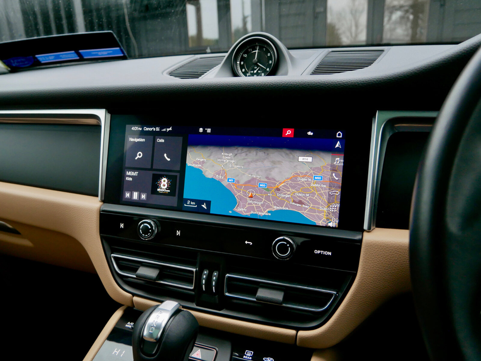 2023 Porsche Macan Macan T €69,950