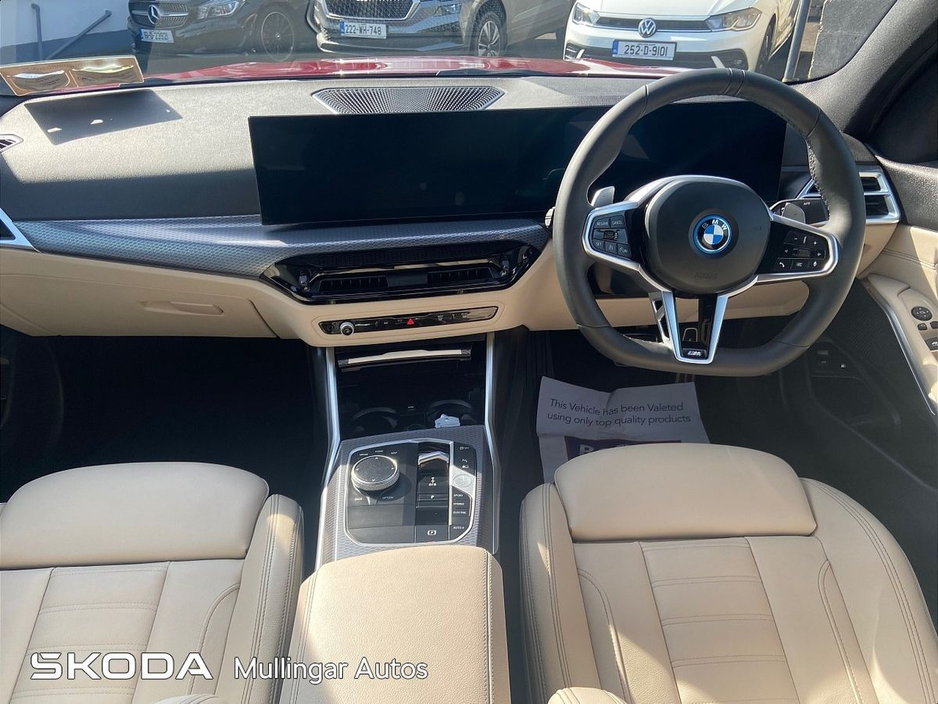 2025 BMW 3 Series - image 2