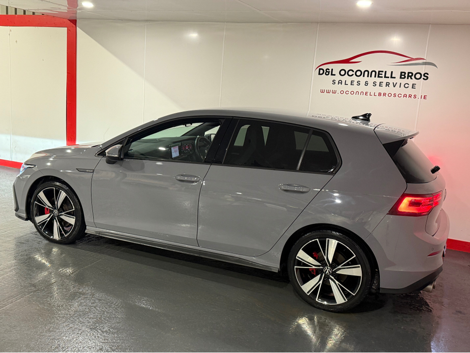 2022 Volkswagen Golf - image 8