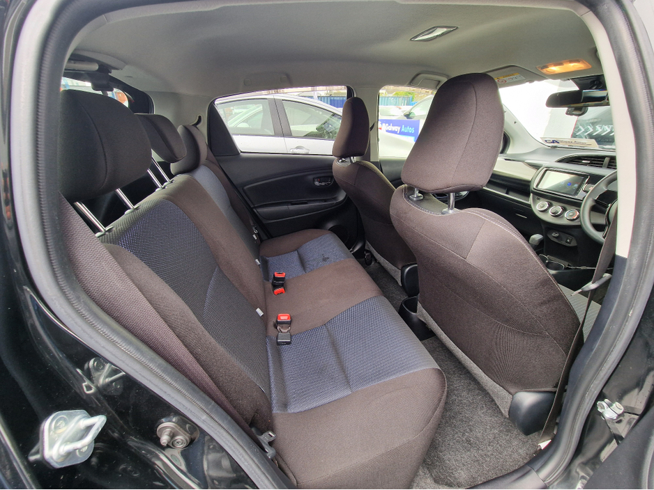 2018 Toyota Yaris - image 29