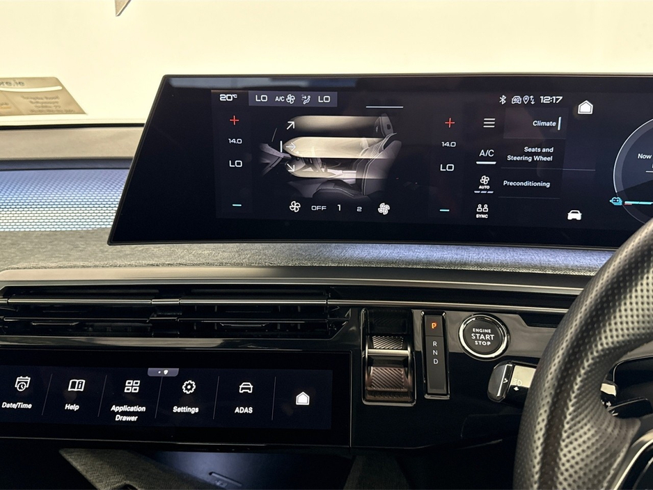 2025 Peugeot 3008 GT EV**DIGITAL DASH**TOUCH SCREEN MEDIA**APPLE CAR PLAY**HEATED SEATS**HEATED STEERING WHEEL**ELECTRIC TAILGATE**CRUISE CONTROL**MULTIFUNCTIONAL STEERING WHEEL**REVERSE CAMERA**PARKING SENSORS** €35,995