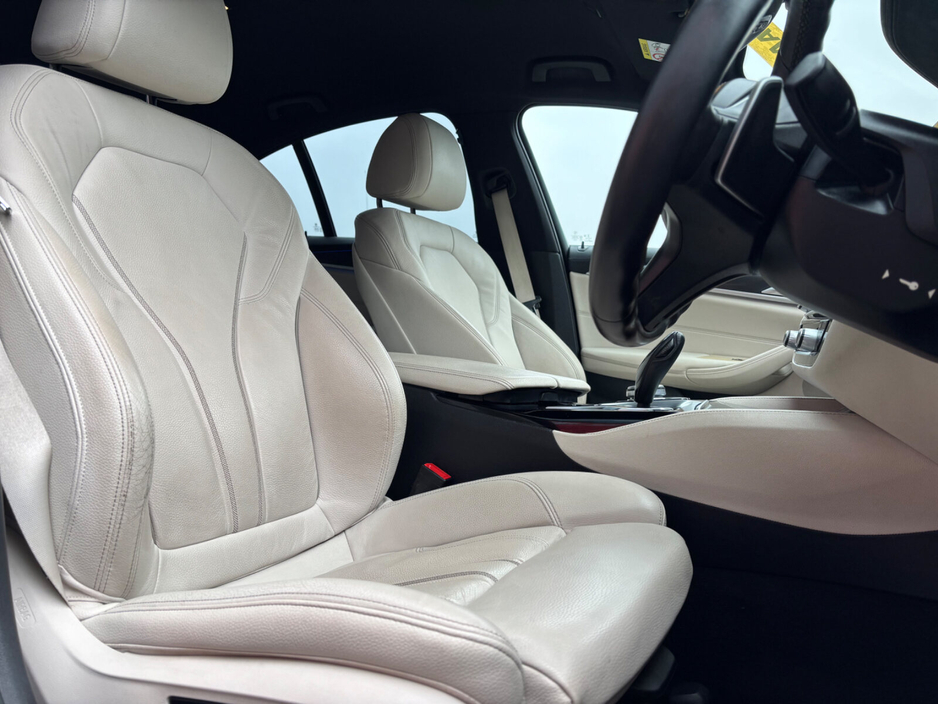 2022 BMW 5 Series - image 9