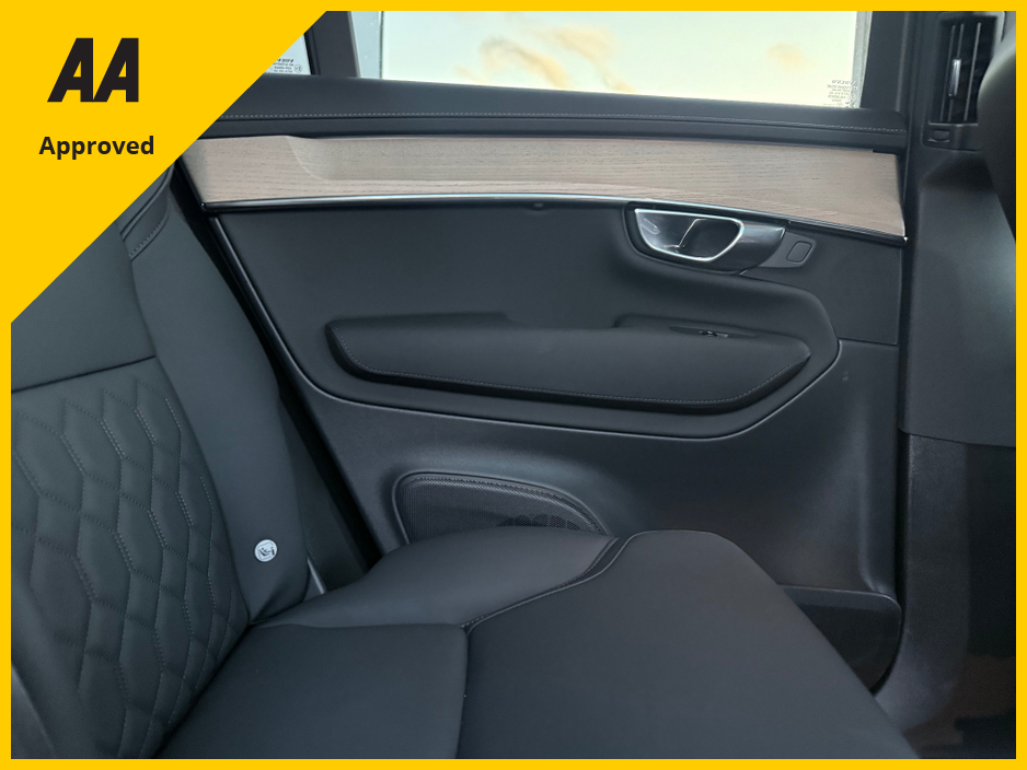 2025 Volvo XC90 - image 21