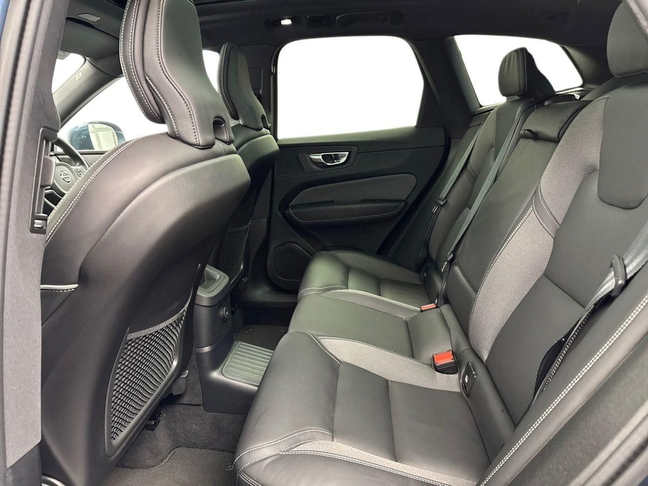 2024 Volvo XC60 - image 10