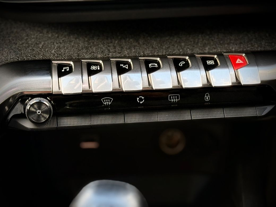 2019 Peugeot 3008 - image 16