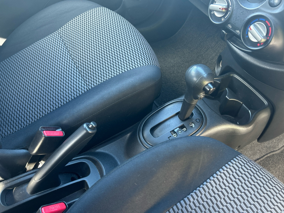 2013 Nissan Micra - image 10