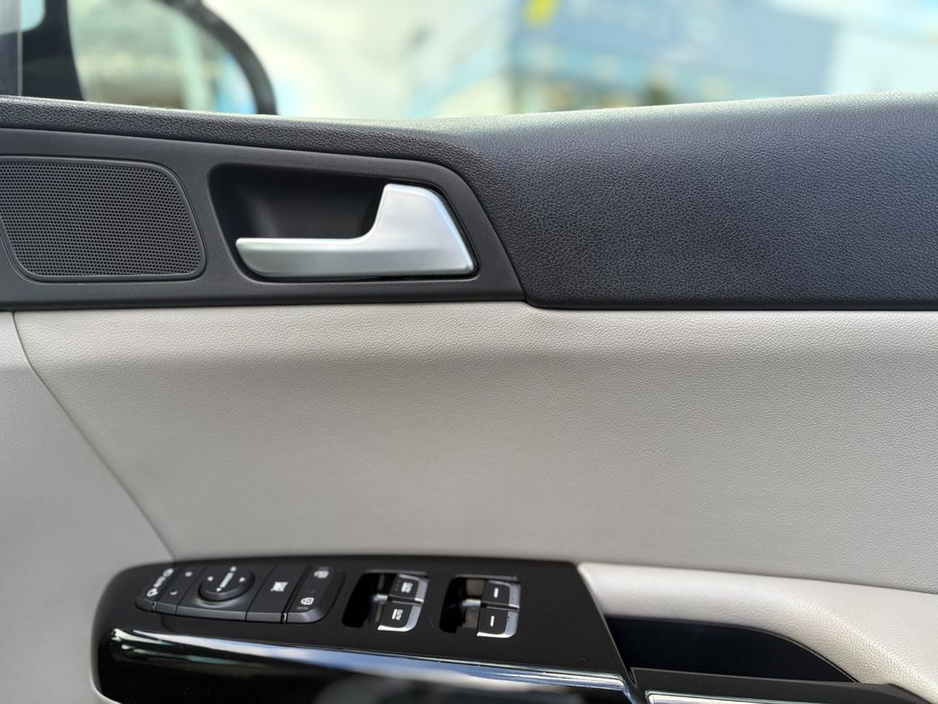 2019 Kia Sportage - image 8
