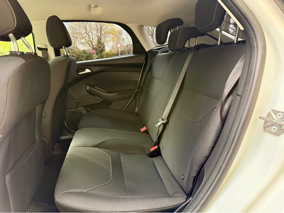 2017 Ford Focus - image 21