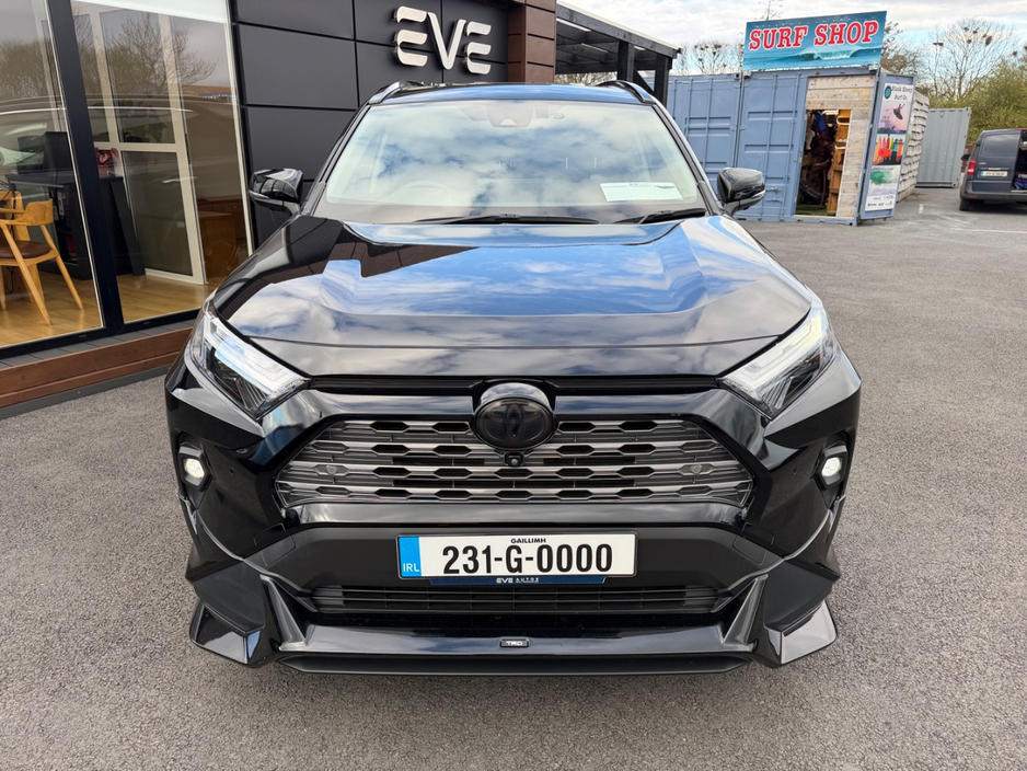 2023 Toyota Rav4 - image 4