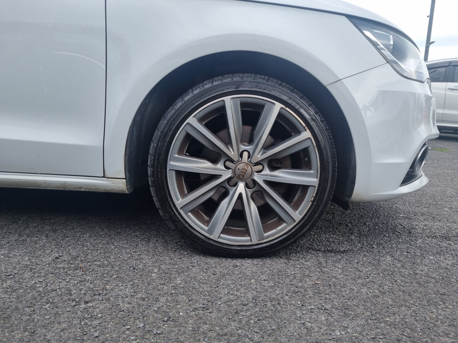 2014 Audi A1 - image 12