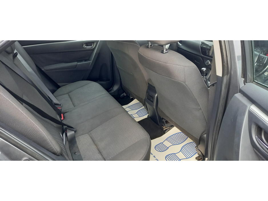 2016 Toyota Corolla - image 6