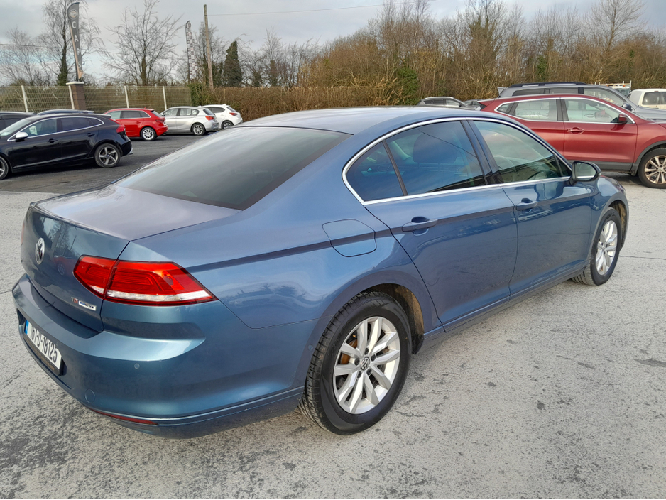 2016 Volkswagen Passat - image 10