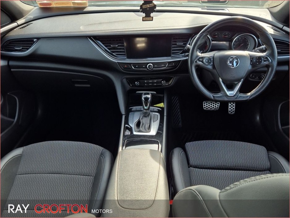 2018 Vauxhall Insignia - image 4