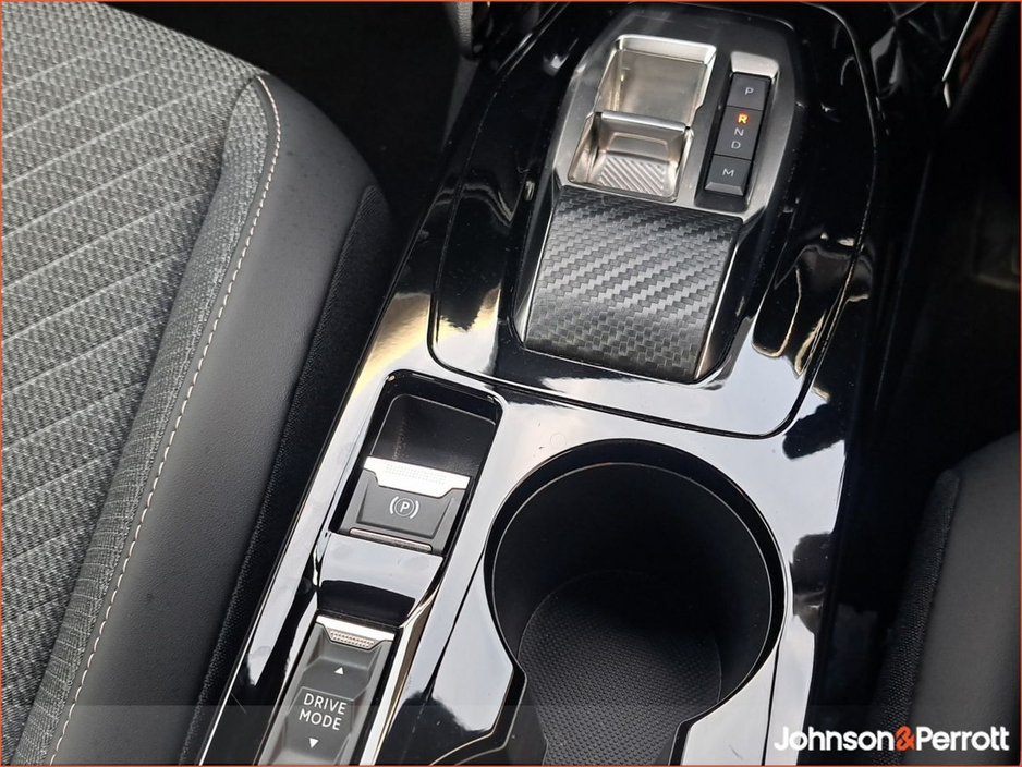 2025 Peugeot 2008 HYBRID 145BHP e-DCS6 Allure €33,900