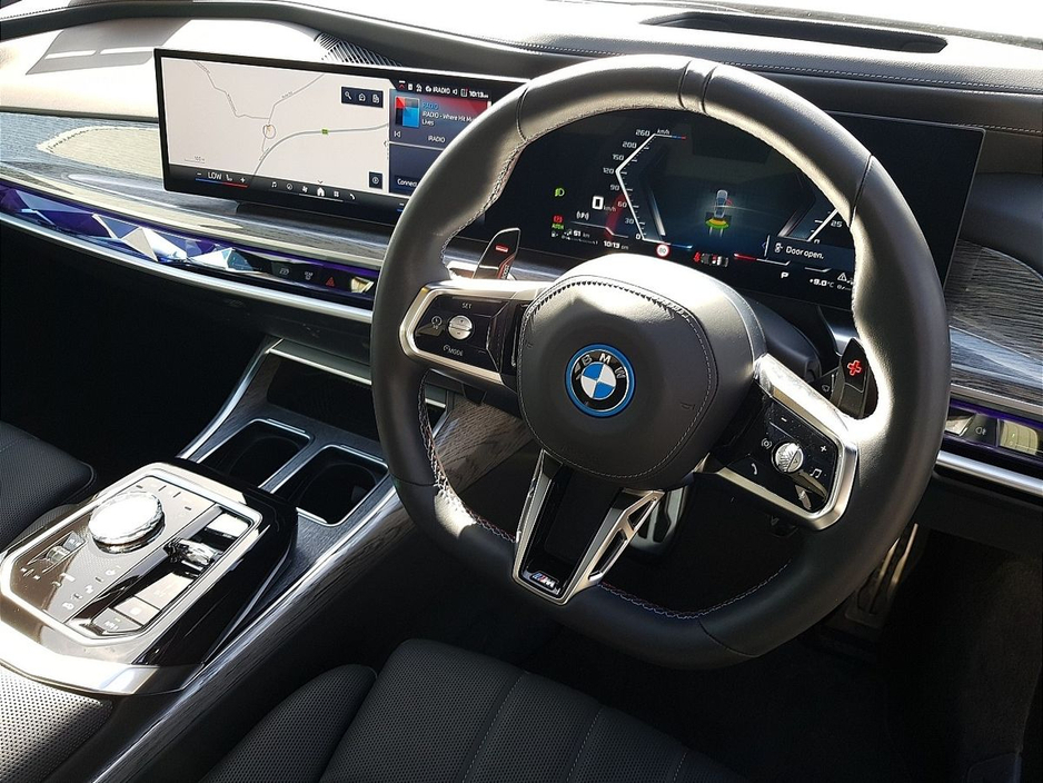 2025 BMW 7 Series - image 6
