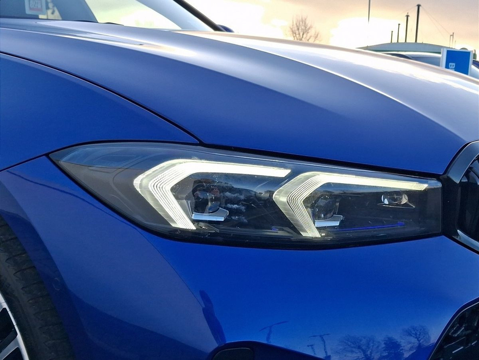 2025 BMW 3 Series - image 20