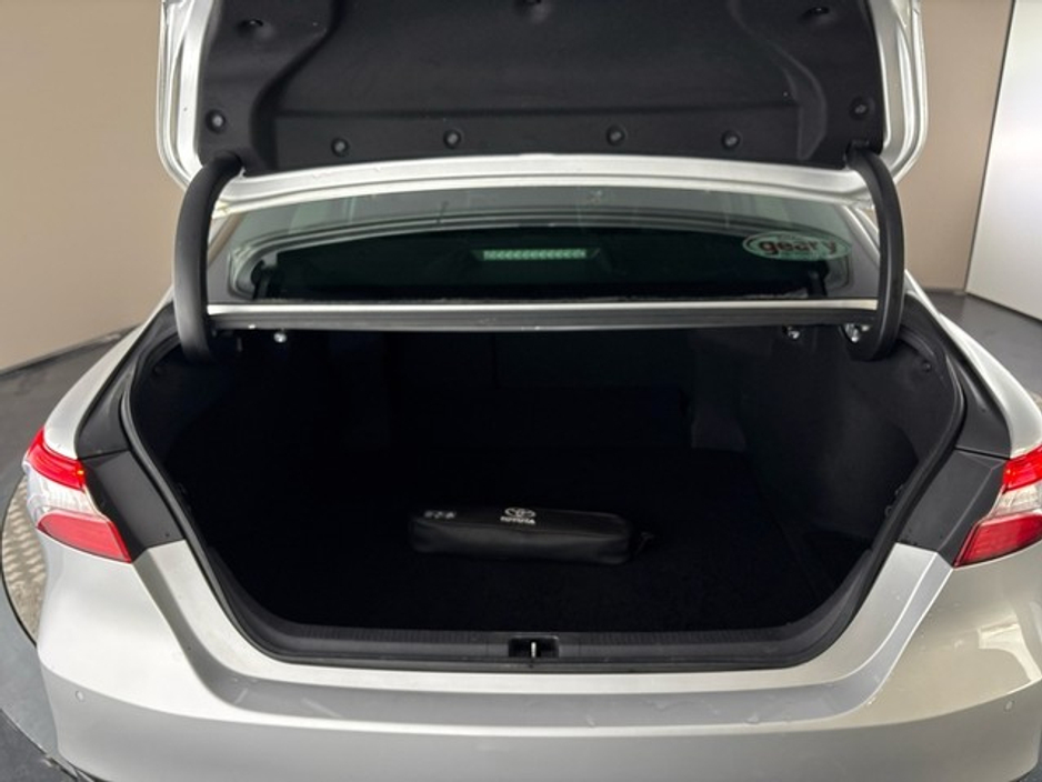 2019 Toyota Camry - image 10